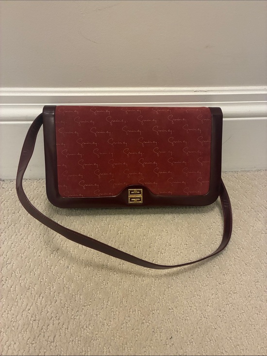 Givenchy Handbags - Vintage Givenchy Oxblood Leather Clutch/Crossbody👝